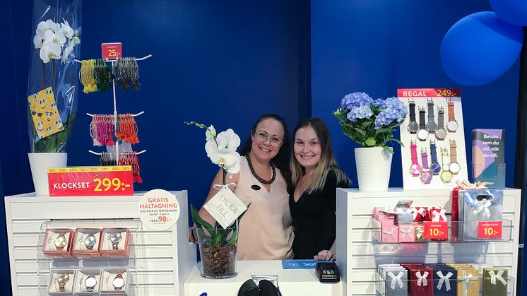 Cassandra Maei Barrington (butikschef) och Sara Nyman Bernhardsson kommer båda att vara med och driva Ur&Penns nya butik i Motala.