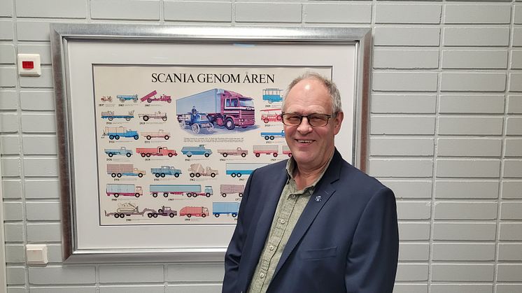 Aina hyväntuulinen Juha Nevalainen on ollut luomassa Scania Suomen sopimusliiketoimintaa 25 vuoden ajan