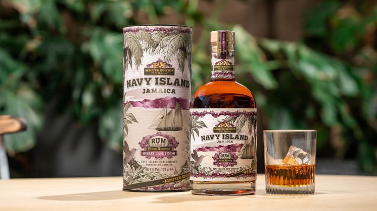 Navy Island Pedro Ximénez Sherry Cask Finish är en jamaicansk rom som bjuder på subtila inslag av torkad frukt med en kvardröjande kryddig finish. Nr 91229 · Flaska 700 ml · 46,7% · Pris: 589 kr · Antal: 180 flaskor.