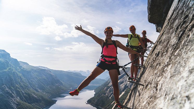 Reiseplanleggeren skal inneholde informasjon fra alle reiselivsdestinasjonen i Fjord Norge-regionen - fra Jæren i sør til Smøla i nord. Foto: Simon Sjøkvist