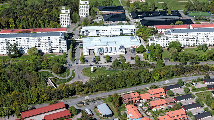 Visionsbild av Gårdstens centrum där de två punkthus som Riksbyggen planerar att uppföra med sammanlagt 80 bostadsrätter är inritade.