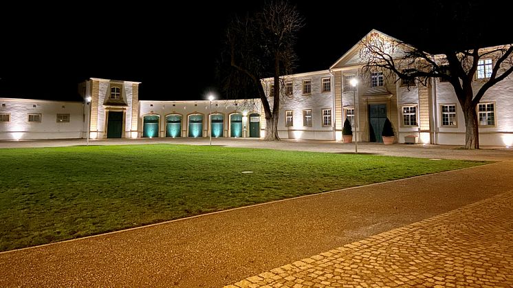 Erstrahlt mit Hilfe von Westfalen Weser Netz im neuen Glanz: Marstallgebäude im Neuhäuser Schlosspark. (c) Stadt Paderborn