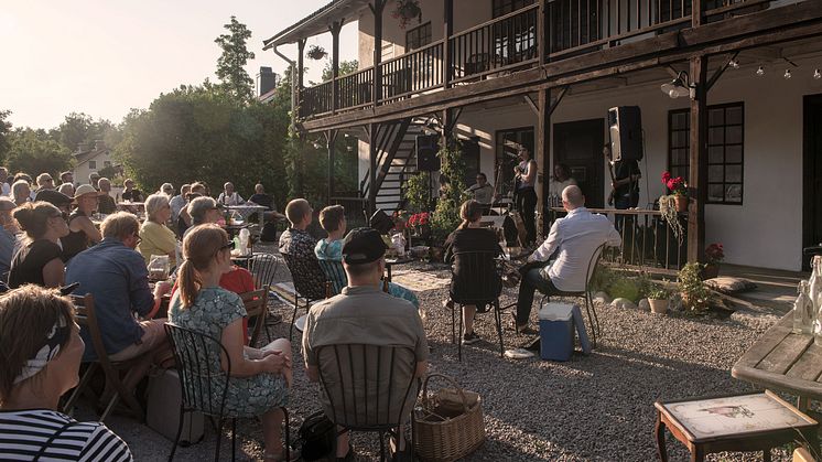 Borkhult Lapphem; ett kulturhus på landet, en plats för mat, musik, konst och skratt. Foto: Andy Liffner