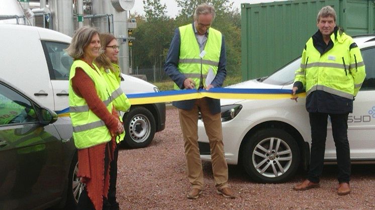  Henrik Wöhlecke (M), kommunalråd, Eslövs kommun och ledamot i VA SYDs förbundsstyrelse inviger den nya uppgraderingsanläggningen för biogas på Ellinge avloppsreningsverk.
