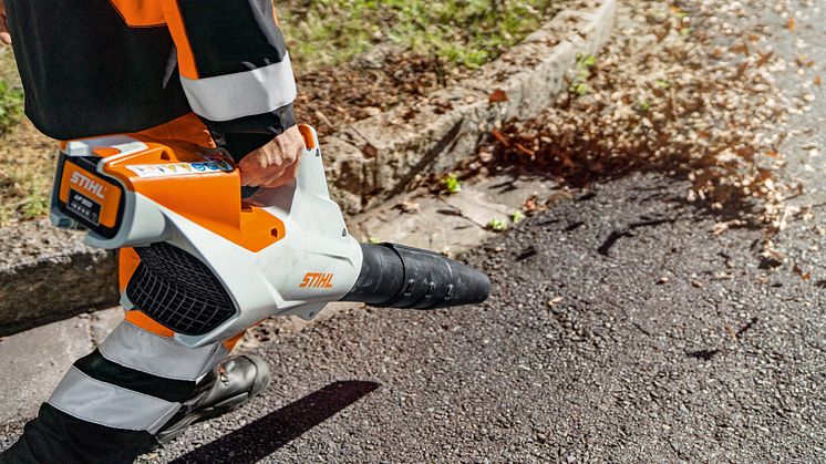 STIHL BGA 86 on tehokas akkukäyttöinen lehtipuhallin