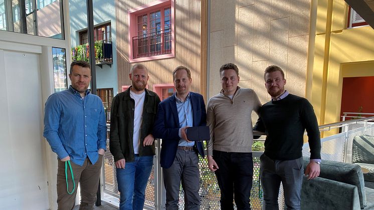 The management team in Amina Ole Martin Dahl, Fredrik Lima, Eirik Jørgensen and Henrik Gjeruldsen together with Nysnø`s Investment Manager, John Egil Johannessen, located in the middle