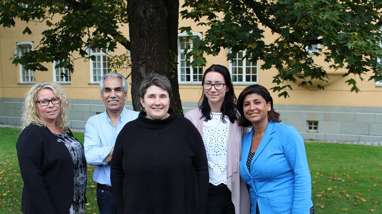 Chanette Sjödin, Habib Effati, Anneli von Wachenfledt, Marzena Nordin och Fáten Nilsson ska överbrygga kompetensgapet. Saknas på bilden gör Joseph Daibess. 