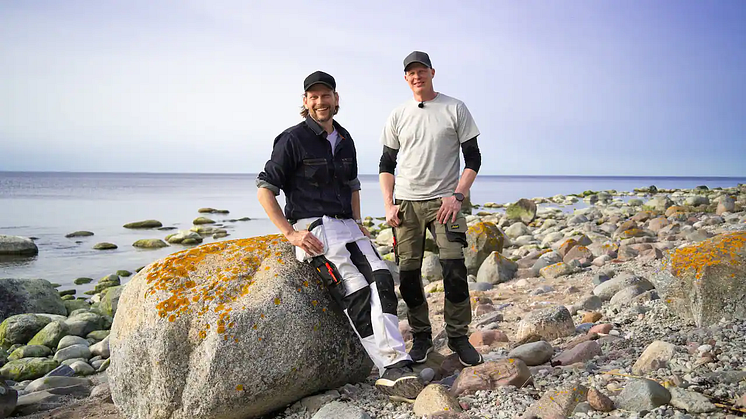 Sveriges hantverkarduo Mattias Särnholm och Johnnie Krigström i höstens säsong av Stugdrömmar, där Ramirent finns med som samarbetspartner. 