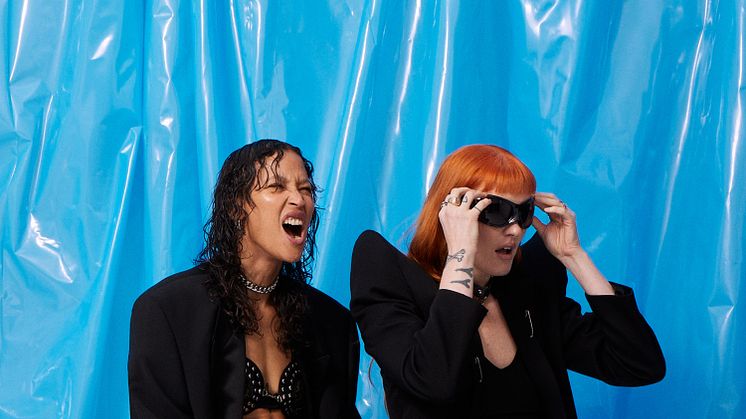 Icona Pop släpper Deluxe-version av “Club Romantech”  och tar över Cirkus