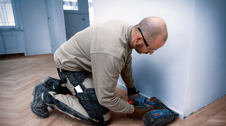 Uusi lisäys Professional 18V -järjestelmään: Boschin akkukäyttöiset viimeistelynaulaimet ja hakasnaulain ammattilaisille