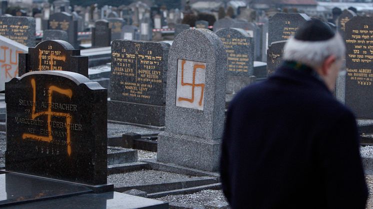Vandaliserad judisk begravningsplats i Strasbourg 2010. Foto: Vincent Kessler, Reuters