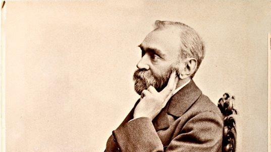 Alfred Nobel och hans priser står i centrum när Högskolan i Skövdes egna forskare avslutar höstens populärvetenskapliga caféer.