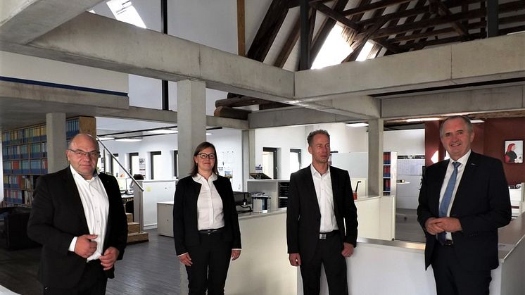 V.l. Geschäftsführer Ronny Erfurt, Projektleiterin Marie Erfurt, Prokurist Dirk Westpfahl, Staatsminister Thomas Schmidt