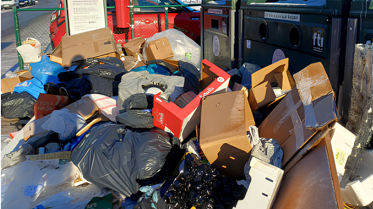 Dumpning och nedskräpning är tyvärr vanligt förekommande på flera av återvinningsstationerna i Burlövs kommun och Malmö stad. 