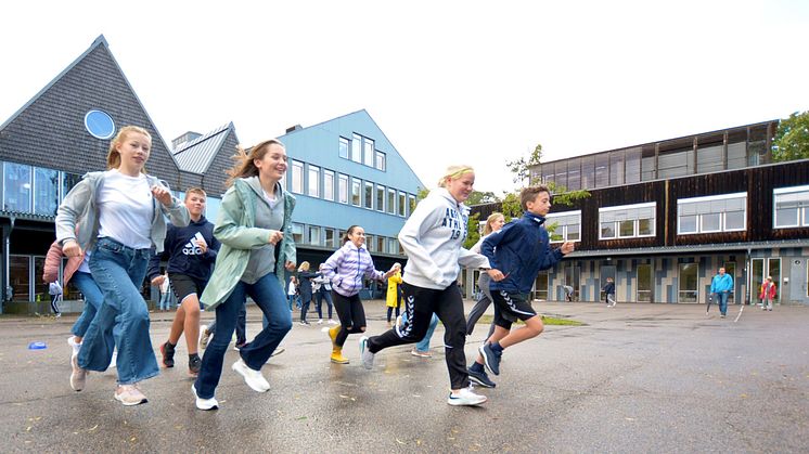 Tildelingen til prosjektet Liv og Røre, i regi av Vestfold og Telemark fylkeskommune, ble markert på Vestsiden skole i Porsgrunn, hvor Liv og røre har vært en del av skolehverdagen til elever og lærere i flere år. (Foto: Kristine Mellefoss)