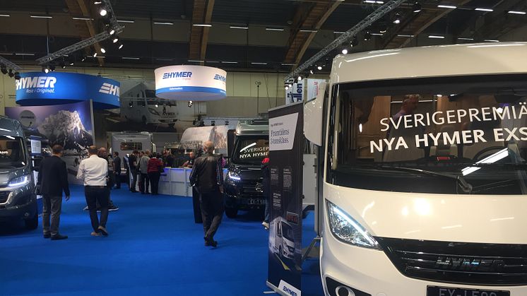 Hymer satsar mycket på att få ner vikten på sina husbilar. Nya Exsis-i 588 är ett tydligt exempel på detta med en vikt på endast tre ton när den lämnar fabriken. 