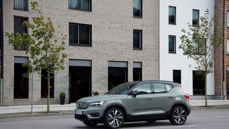 Volvo_XC40_Recharge in_Sage_Green