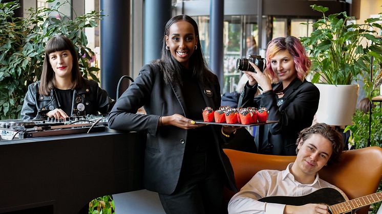 Teamet som kommer att ta Clarion Hotel Sign till en ny nivå inom service performance är Nadia Fagerdin, Farhia Mohamed, Myy Wooremaa och Philip Hallberg samt Daniel Burton (saknas på bild)