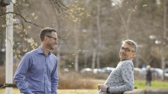 Umeåforskarna Tomas Brodin och Jerker Fick leder årets Forskarhjälp. Foto: Mattias Pettersson