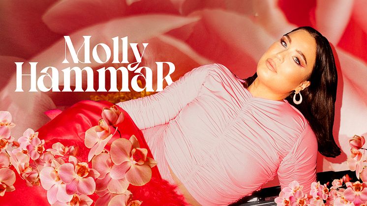 MOLLY HAMMAR FÖLJER UPP SIN HYLLADE KONSERTHUSTURNÉ MED EN OMFATTANDE SOMMARTURNÉ