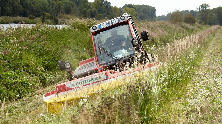 Mäharbeiten Donau_quer