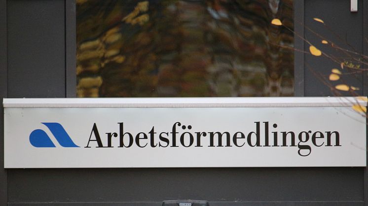 Offentliga investeringar leder inte bara till sänkt arbetslöshet. Arbetsförmedlingen bidrar också indirekt till att öka effekten av andra insatser, visar en ny avhandling. Foto: Agneta Forssén/Mostphotos.