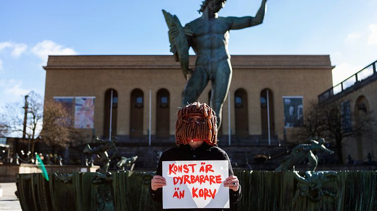 Viktor Moen, Korv förenar oss (2022). Foto: Andreas Dahl