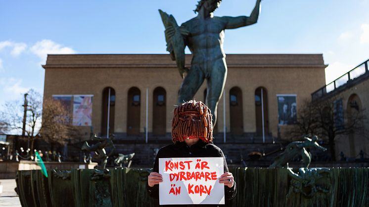 Viktor Moen, Korv förenar oss (2022). Foto: Andreas Dahl