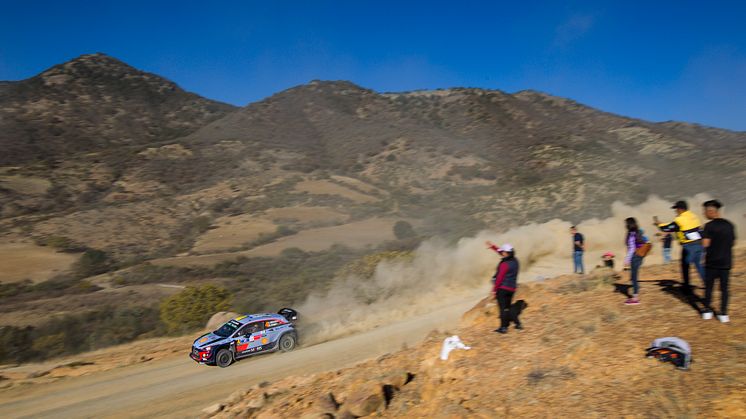 Dani Sordo på platsen för Hyundai Motorsport i Rally México.