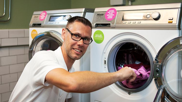 - Det blir rent och luktfritt, säger Magnus Röman projektledare på MKB Fastighets AB som tvättat med den nya tekniken.