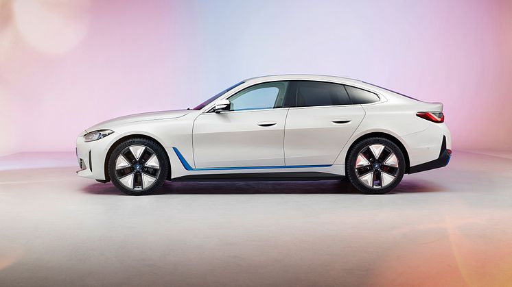 Esimakua BMW:n täysin uudesta i4-sähköautosta