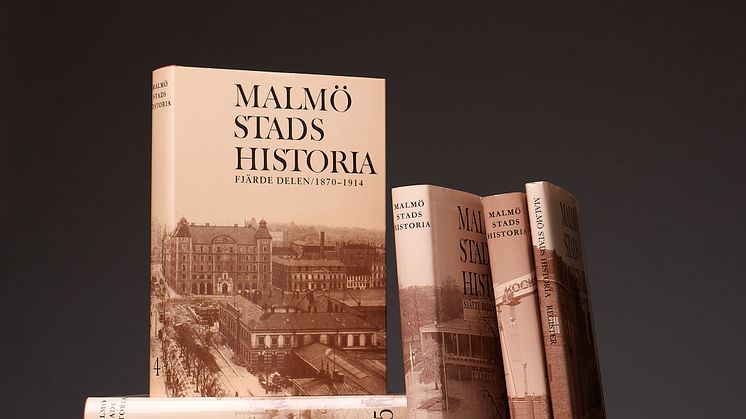 Malmö stads historia-bokverket på ett bräde?