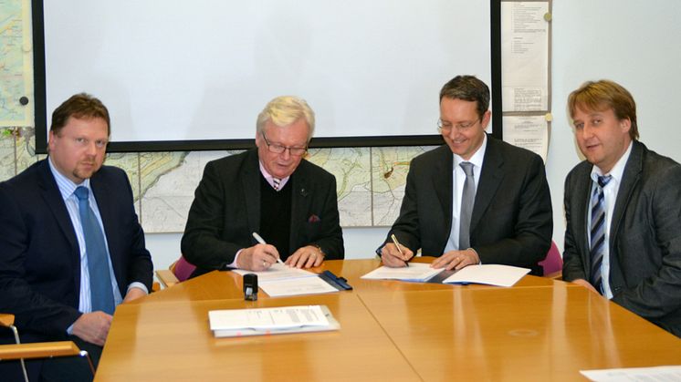 Die Unterzeichnung des neuen Konzessionsvertrags zwischen der Stadt und dem Bayernwerk fand im Rathaus statt.