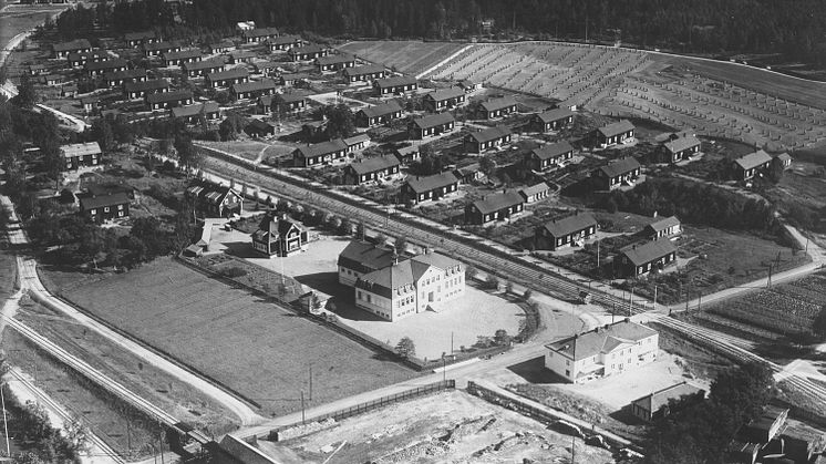 Flygbild över Rosendalsområdet i Karlskoga, arbetarbostäder åt Bofors. Foto från 1932, AB Aeromateriel.