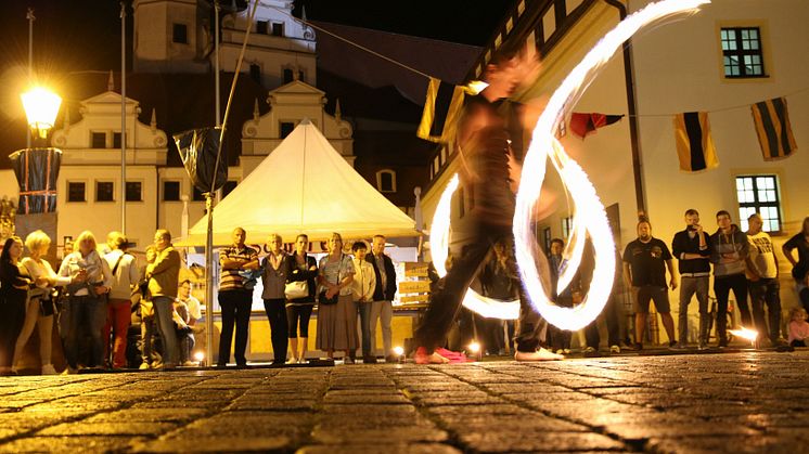 Straßen- und Lichtkünstler treten in der Torgauer Altstadt auf - Foto: Daniel König
