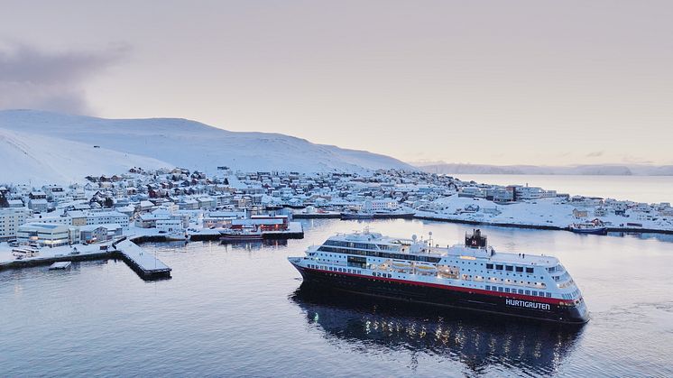 Trollfjord_Honningsvag_240606_00011_Kristian_Dale_Hurtigruten.jpg