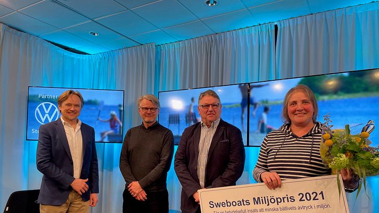 Prisutdelning med Hanse Thorslund, Allt för sjön, Mats Eriksson, Sweboat, Göran Gross, Dyvik Marina/Sweboat, och Melissa Feldtmann.