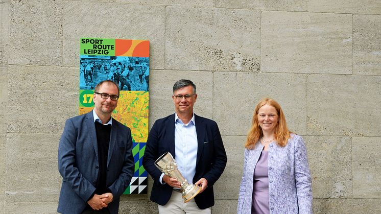 Eröffnung von Station 17 der Leipziger Sportroute, v.l.: Dr. Anselm Hartinger (Stadtgeschichtliches Museum), Knut Göbel (1. Golfclub Leipzig e.V.) und Antje Brodhun (amt. Kulturamtsleiterin)