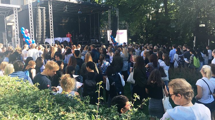 Studentslippet starter i hagen på St. Olavsgate 32, midt i Oslo sentrum. #finndittoslo (Foto: Lise Paulsrud Mjørlund / UiO)