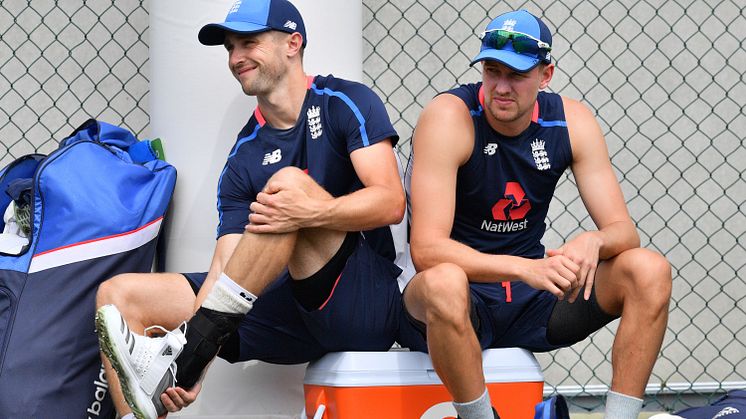 England's players Chris Woakes (L) and Jake Ball. (Image by Getty)
