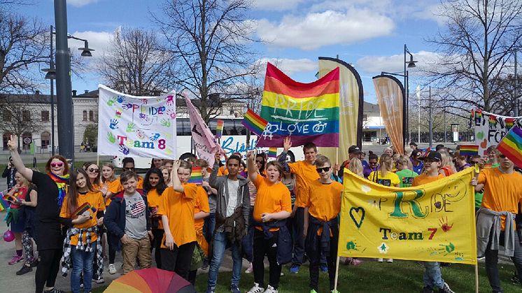 Erlaskolan Södra deltar i Pride-parad