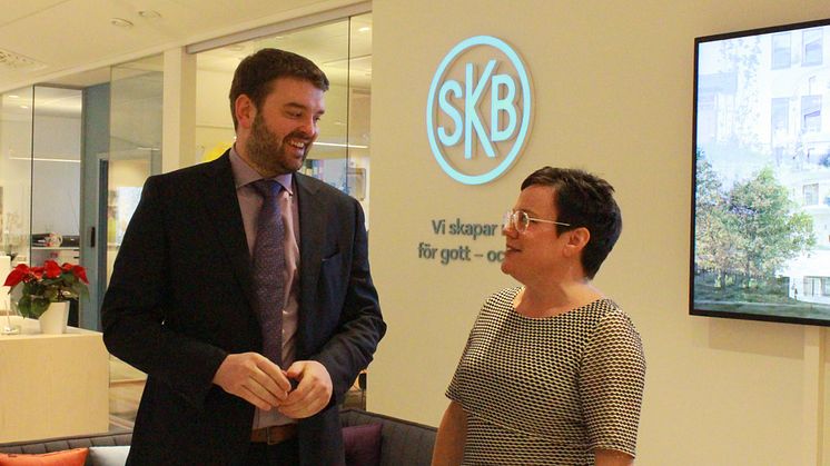 Islands välfärdsminister Ásmundur Einar Daðason och SKBs vd Eva Nordström.  Foto: SKB