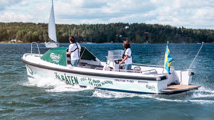Håll utkik efter Ölbåten i sommar - Bjuder på kall alkoholfri bärs i Stockholms skärgård