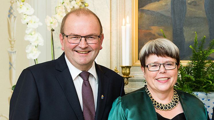 Landshövdingeparet tar med sig värmlänningar på Sverigemiddag hos Kungaparet 