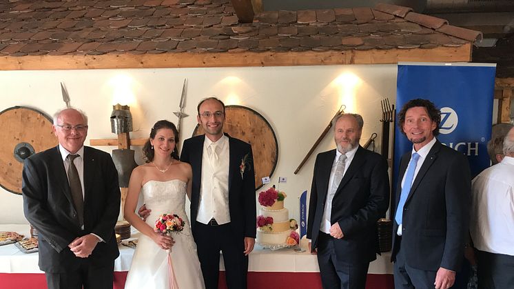 Zurich gratuliert dem ersten Brautpaar mit der neuen Hochzeitsversicherung.