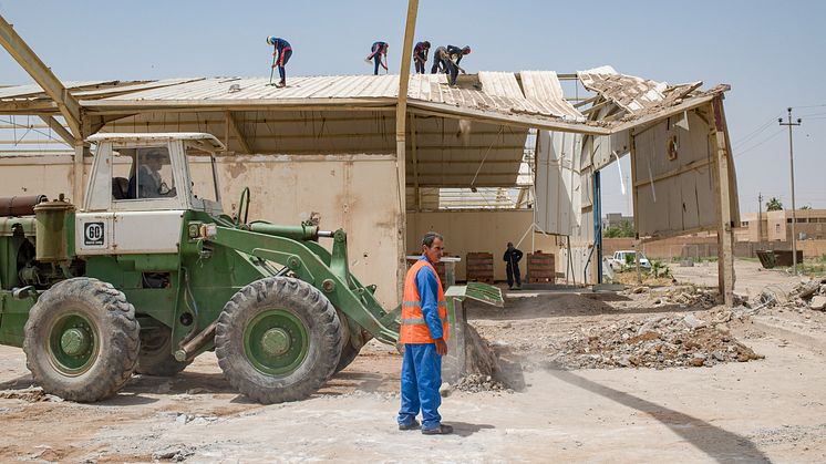 Reparation av yrkesutbildningscenter i Ramadi, Irak. Med nytt stöd från Sverige kan UNDP fortsätta arbetet med att återställa grundläggande infrastruktur och samhällstjänster som skadats under år av krig och konflikt. Foto: UNDP Irak/Claire Thomas