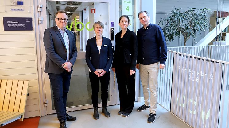 Oskar Sjögren, rektor på YBC, och projektgruppen som arbetat med att införa e-signering.