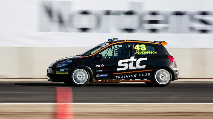 Tuff kamp om Clio Cup-bronset i STCC-finalen på Mantorp Park