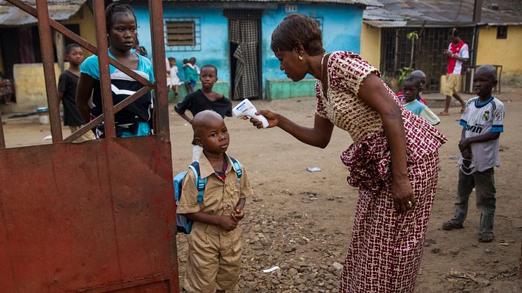 Skolorna i Liberia öppnar igen
