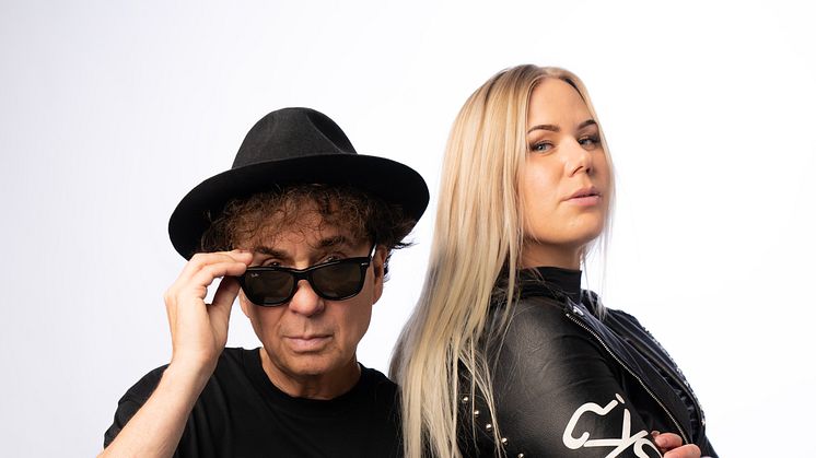Magnus Uggla släpper singeln “Galet jävla kär” ﻿- en duett med Sofie Svensson & Dom Där 